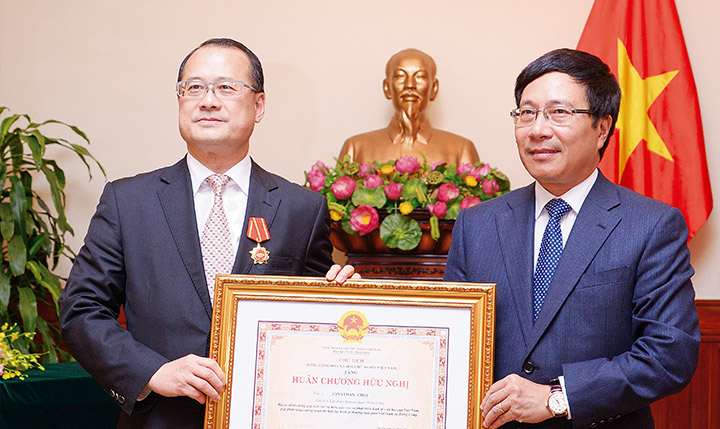联盟主席蔡冠深获获越南政府颁发友谊勋章