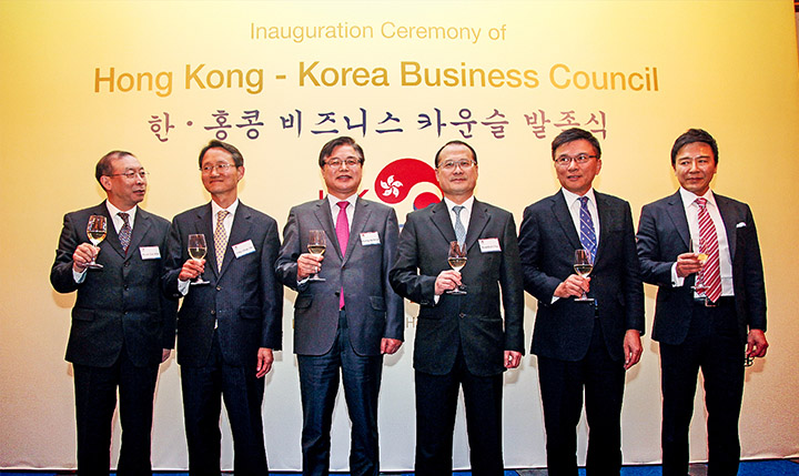 Cai Guanshen initiated the establishment of the Hong Kong Korean Chamber of Commerce and served as its president