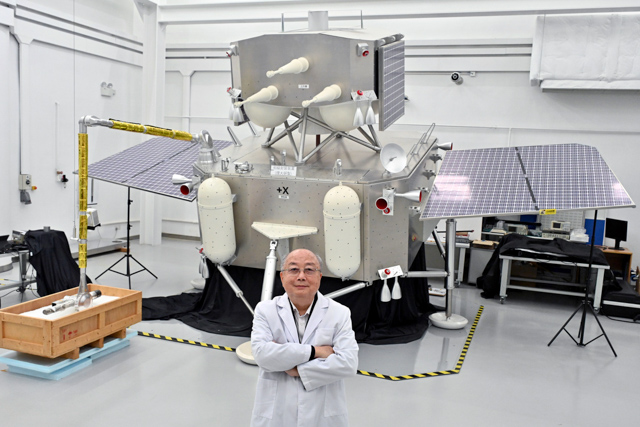 香港理大与中国空间技术研究院合作研制的“表取采样执行装置”在嫦娥六号探测器上担当重要角色