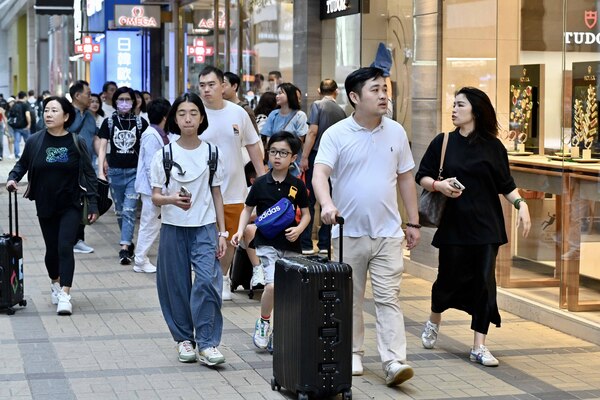 香港热烈欢迎提高内地旅客免税额度
