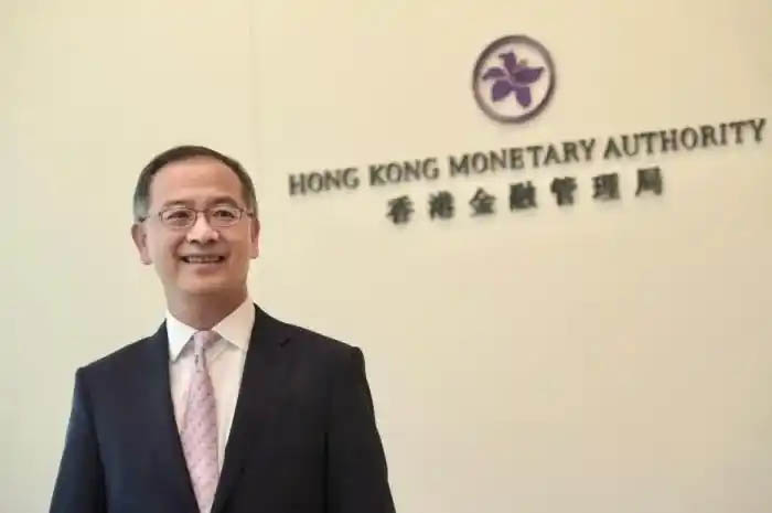 香港特区财政司司长公布再度委任香港金融管理局总裁