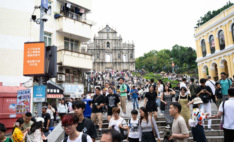 深港陆路口岸九破纪录　单日94.3万人次出入境