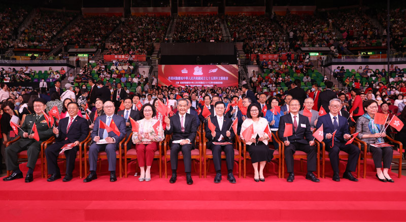 联盟主席蔡冠深主持香港同胞庆祝国庆成立七十五周年文艺晚会